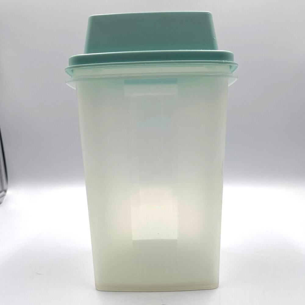 Tupperware Pick A Deli Pickle Keeper Square Model 1562-2